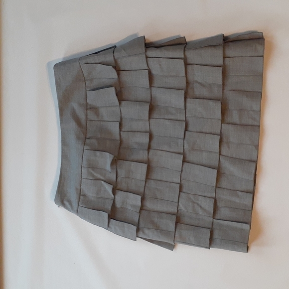 2/$30 Etcetera Anthropologie Womens Skirt Ruffle Tiered Wool Gray Pencil Size 6 - Picture 5 of 6